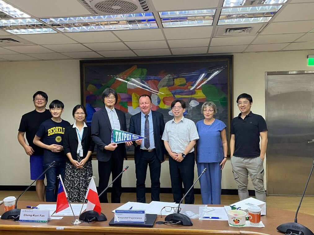 20250923 波蘭 Silesian University of Technology 博士學院主任來訪，本院陳美杏副院長、電機系孔繁傑教授、電子系賴冠廷教授出席交流圖片